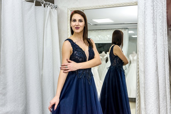 Abiti cerimonia Varese City Garment offre una vasta scelta di abiti da cerimonia a Varese.